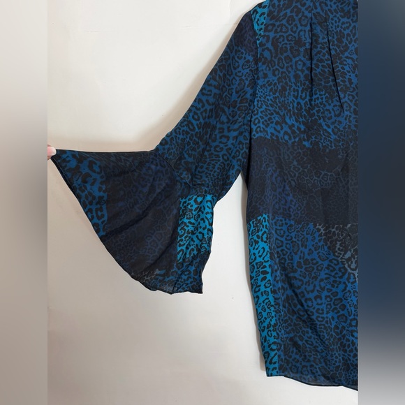 Elie Tahari NWOT “Judith” 100% Silk Animal Print Blouse Size Small. Blue & Black - Picture 12 of 16